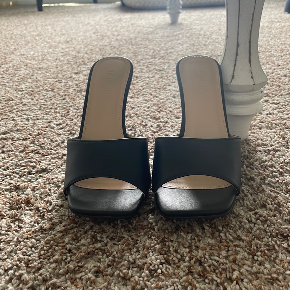 Brand new Forever 21 Black mules